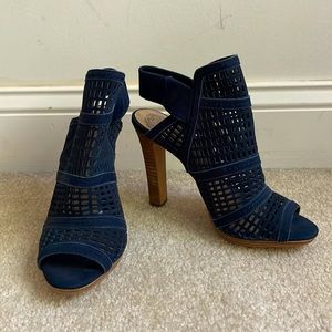Vince Camuto caged heels! **ANY 3 SHOES GET 3 for $30!!